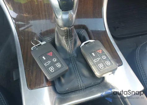 2014 Volvo Xc60 T6/T6 Platinum/T6 Premier Plus/T6 R-Design/T6 R-Design Platinum/T6 R-Design Premier Plus z USA, uszkodzony, nr VIN YV4902DZXE2533381